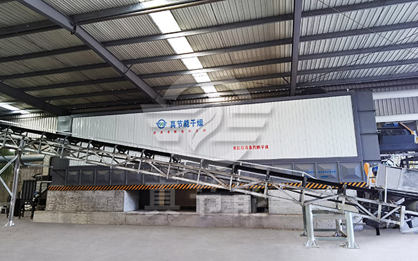 蒸汽利用污泥烘干機(jī)現(xiàn)場(chǎng) 蒸汽利用污泥烘干機(jī)現(xiàn)場(chǎng)