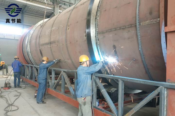 防止污泥干燥設(shè)備表面漆層脫落破損,采用防腐防銹的工藝技術(shù)焊接